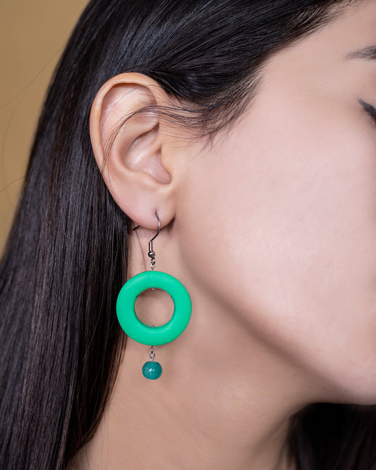 boucles d'oreilles longues en fimo faites à la main de couleur vertes